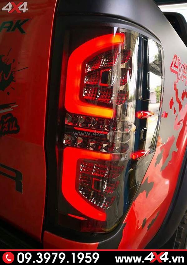 đèn hậu độ ford ranger kiểu chữ C đơn giản những mang lại vẻ đẹp hầm hố đẳng cấp cho xe bán tải